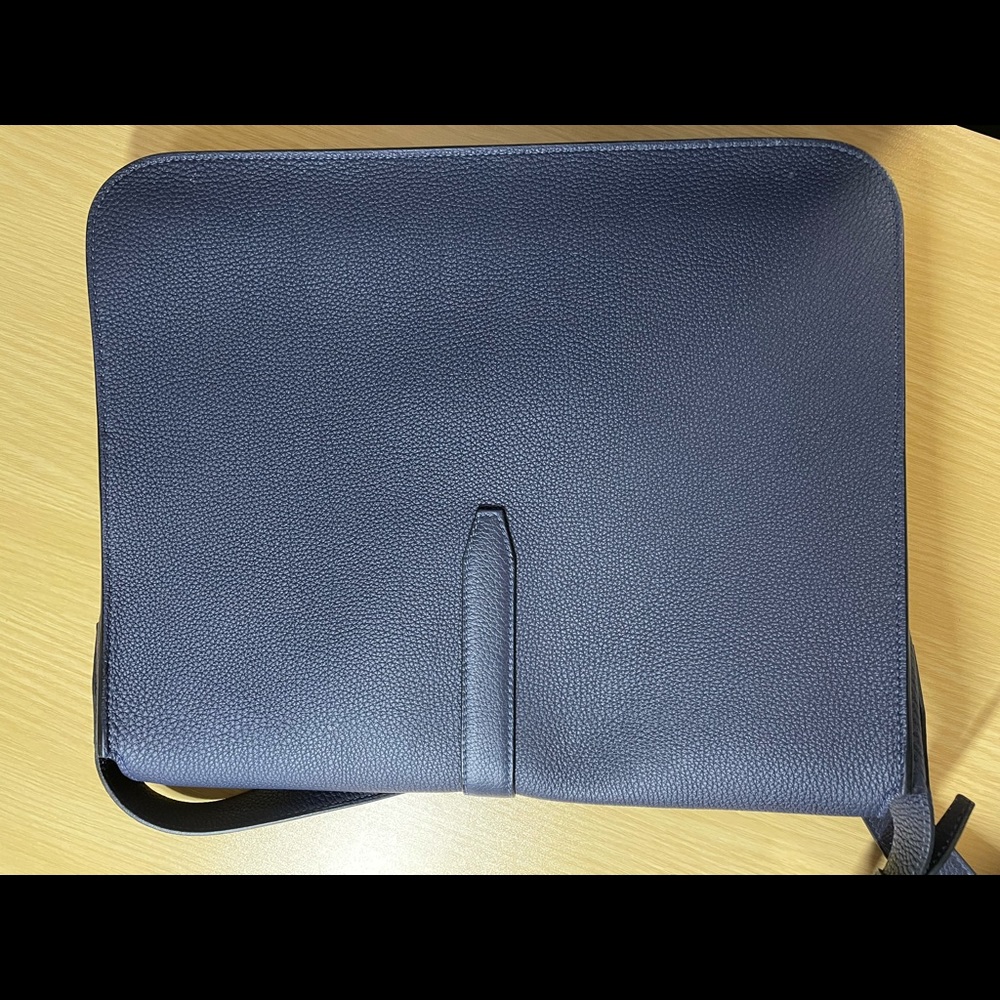 Hermes Steve Light Messenger Bag - Picture 2 of 5